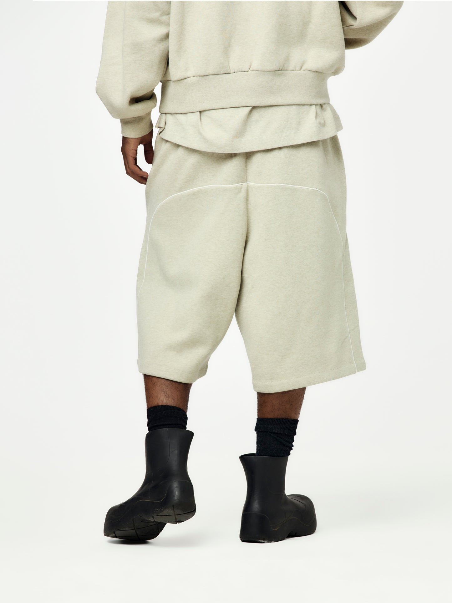 Relaxed Fleece Sweatshort With Piping (Heather Stone)