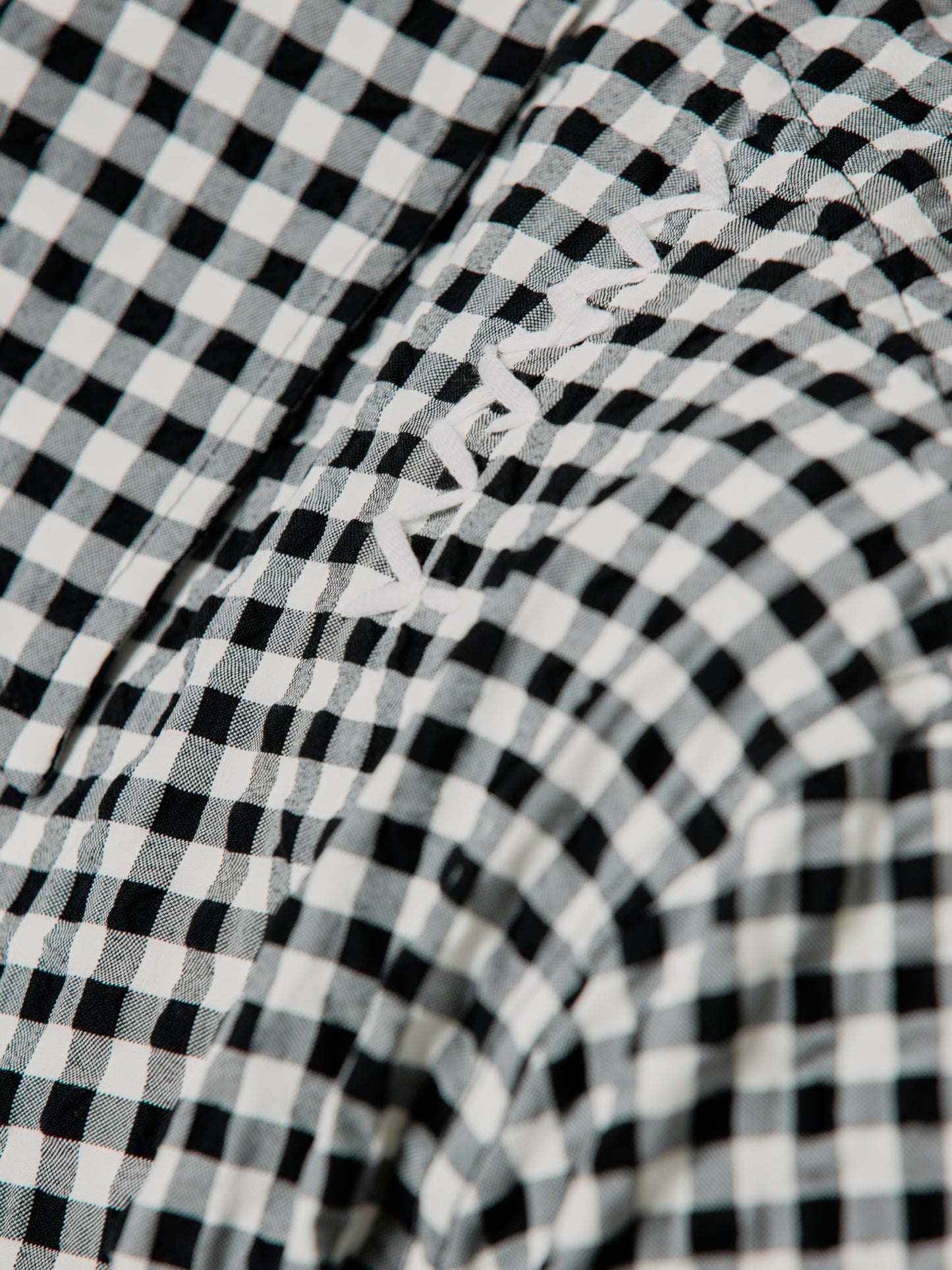 Gingham Seersucker Short-Sleeved Shirt (Black)