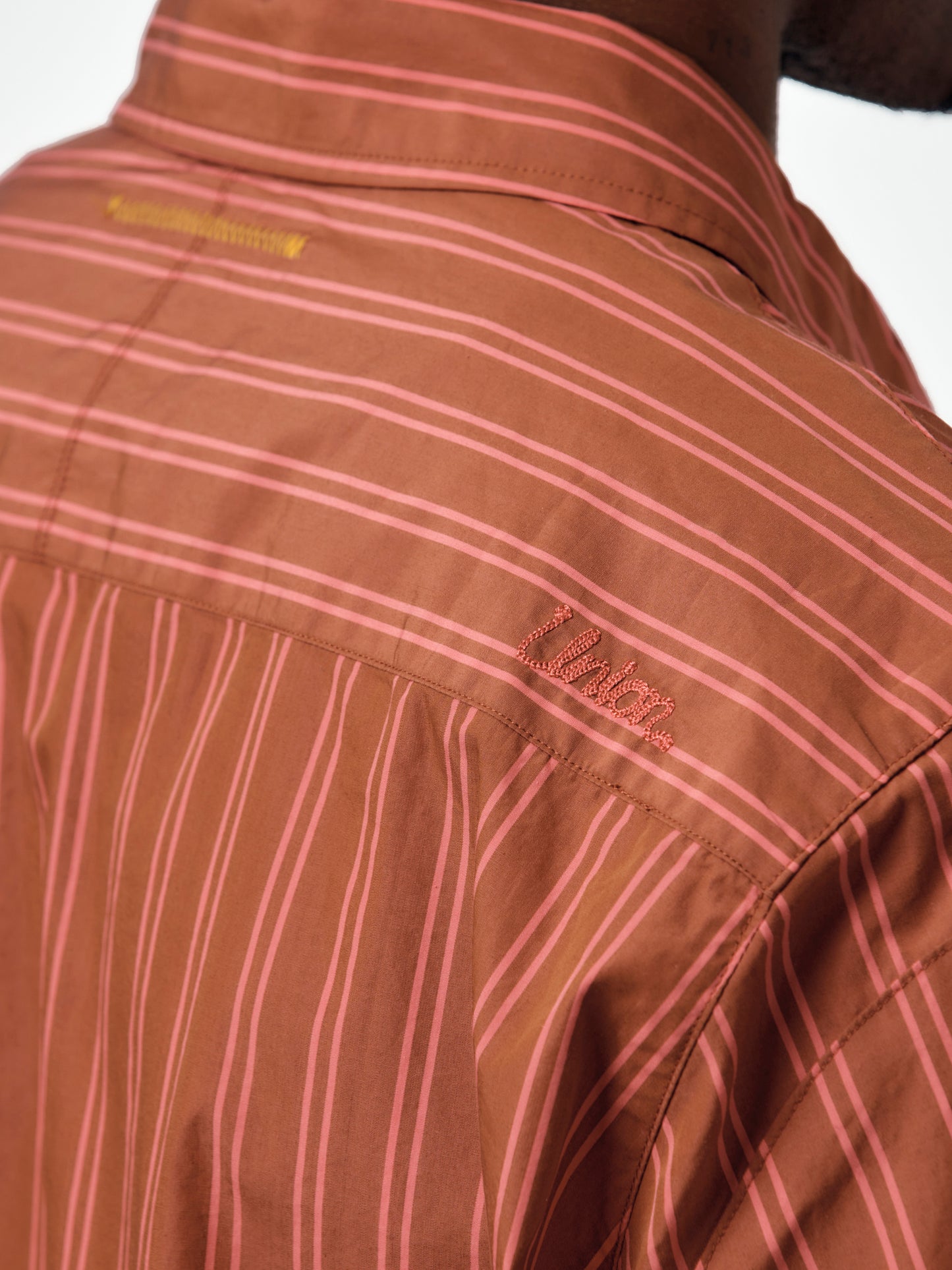GRAMERCY SS SHIRT (DARK BROWN)