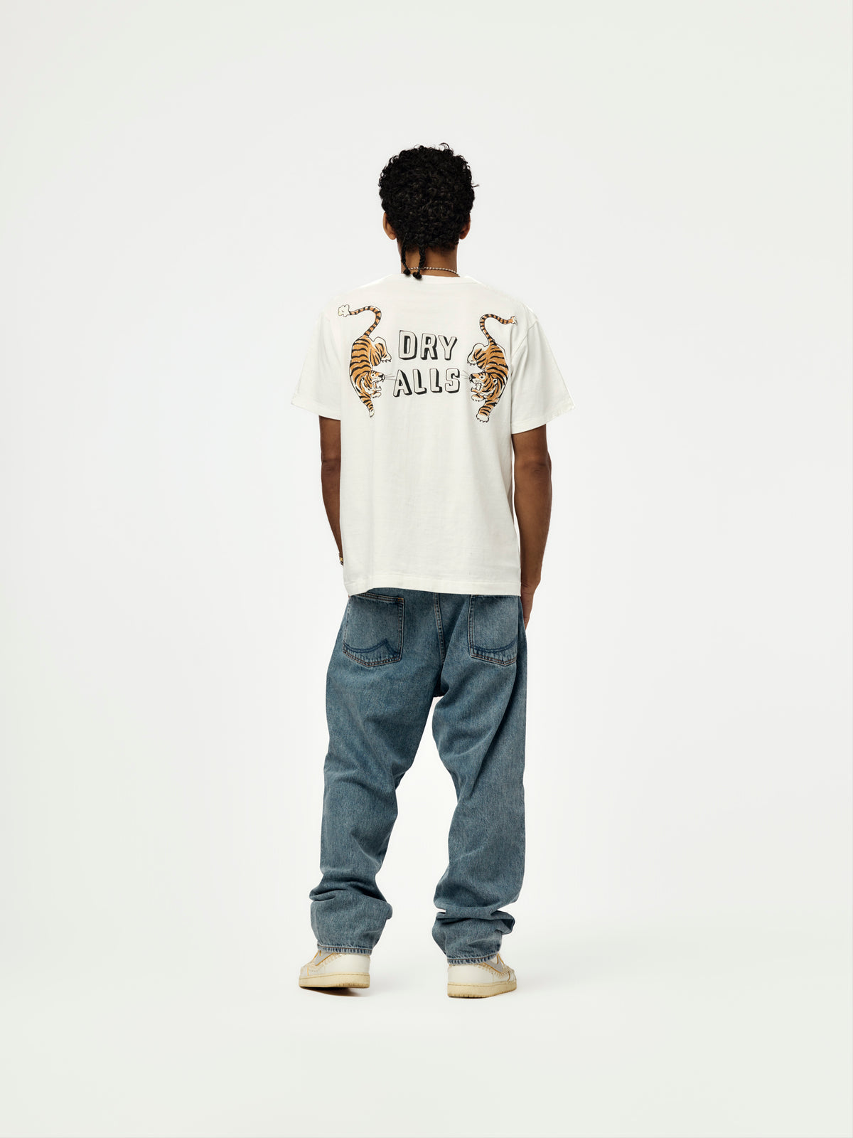 GRAPHIC T-SHIRT (WHITE) - HM32TE015