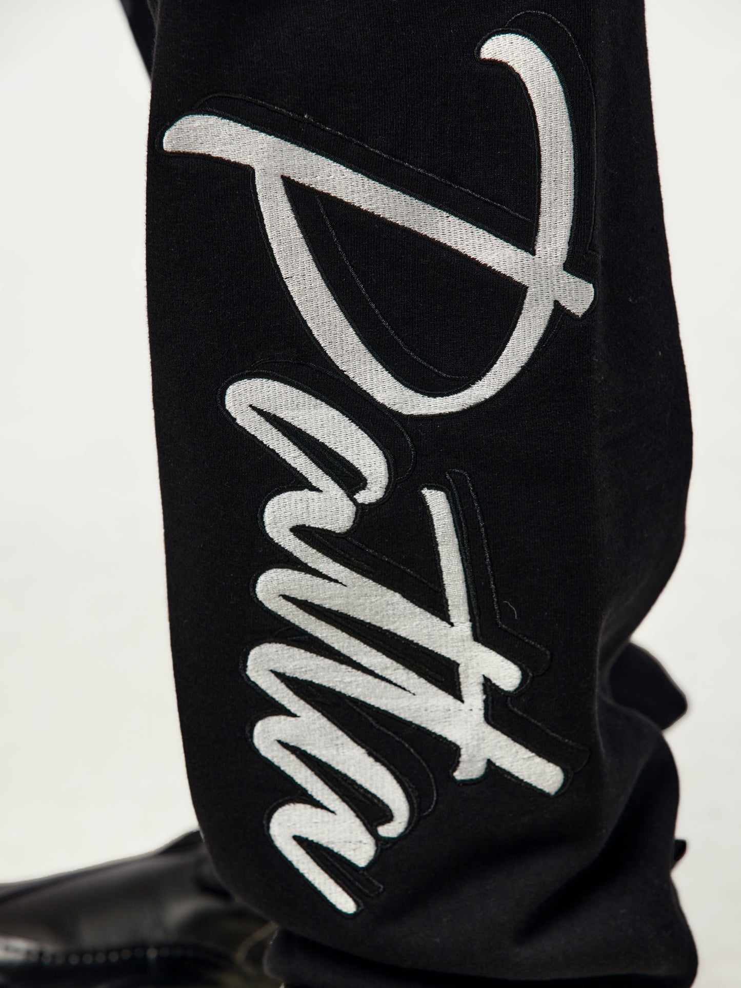 Patta Embro Classic Jogging Pants (Black)