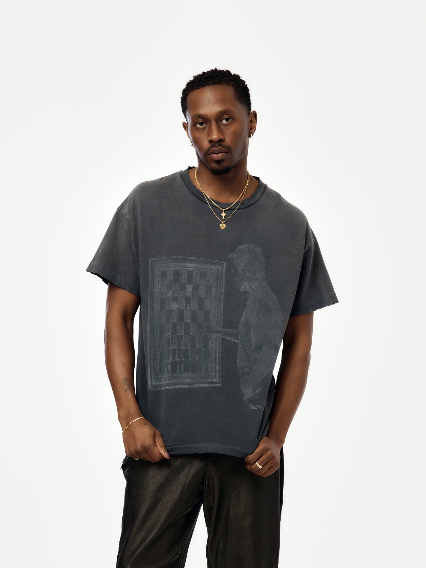 SOLITARY TEE