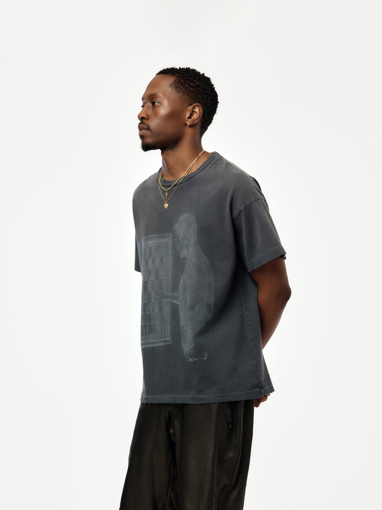 SOLITARY TEE