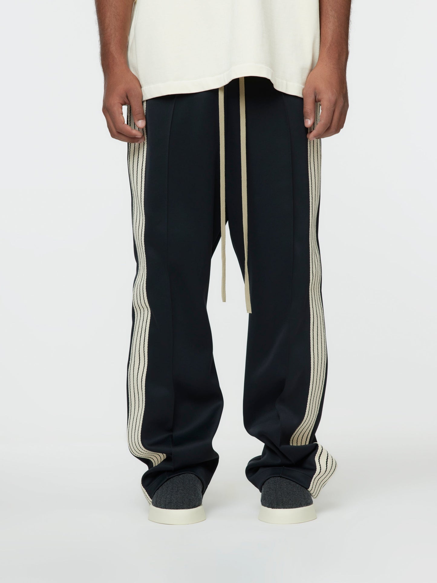 Pintuck and Stripe Relaxed Sweatpant (Black)
