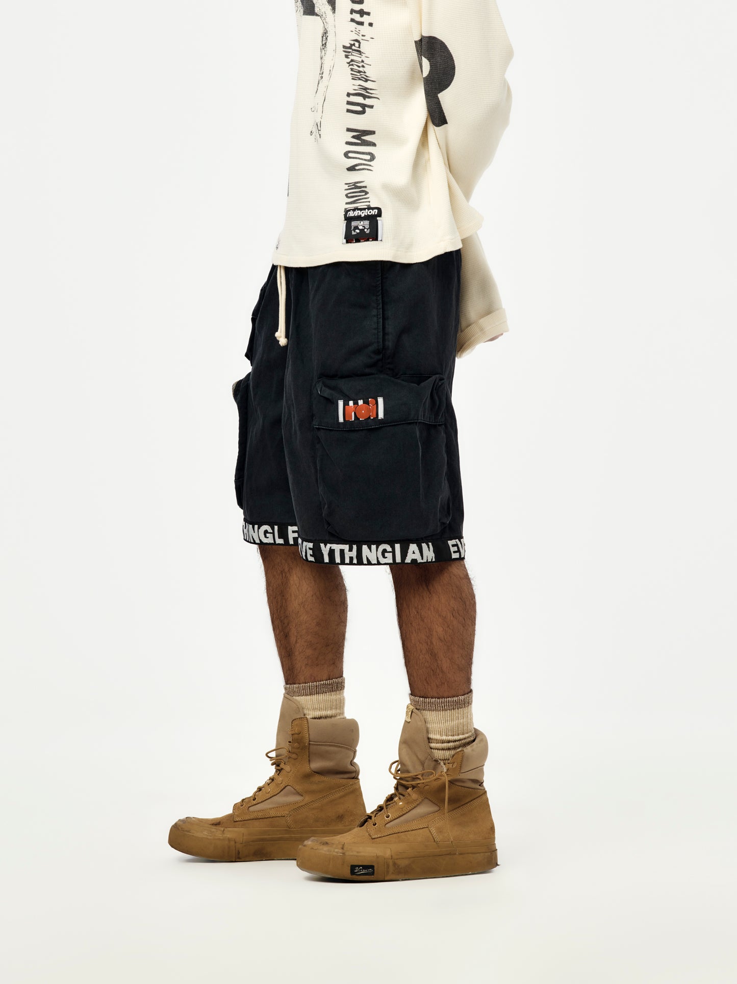 LEFT OUT SHORT (Black)