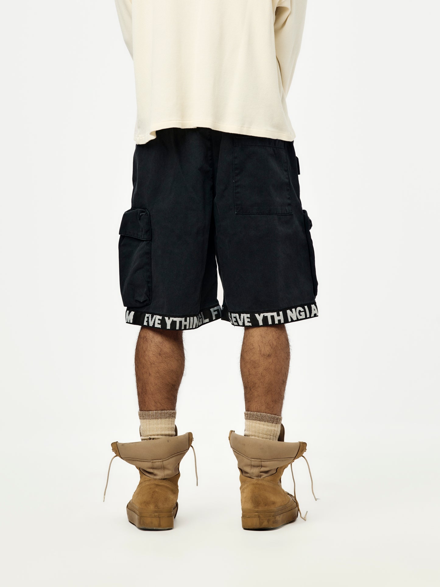 LEFT OUT SHORT (Black)