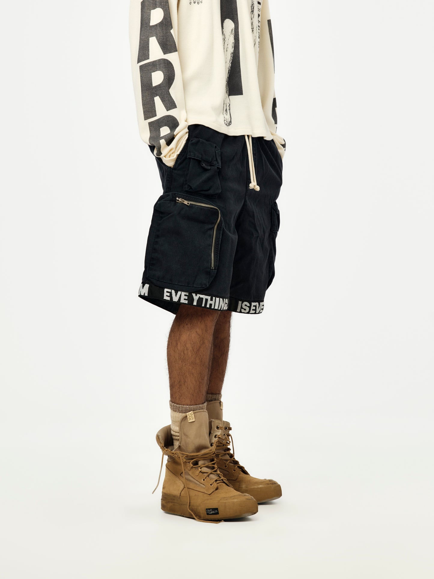LEFT OUT SHORT (Black)