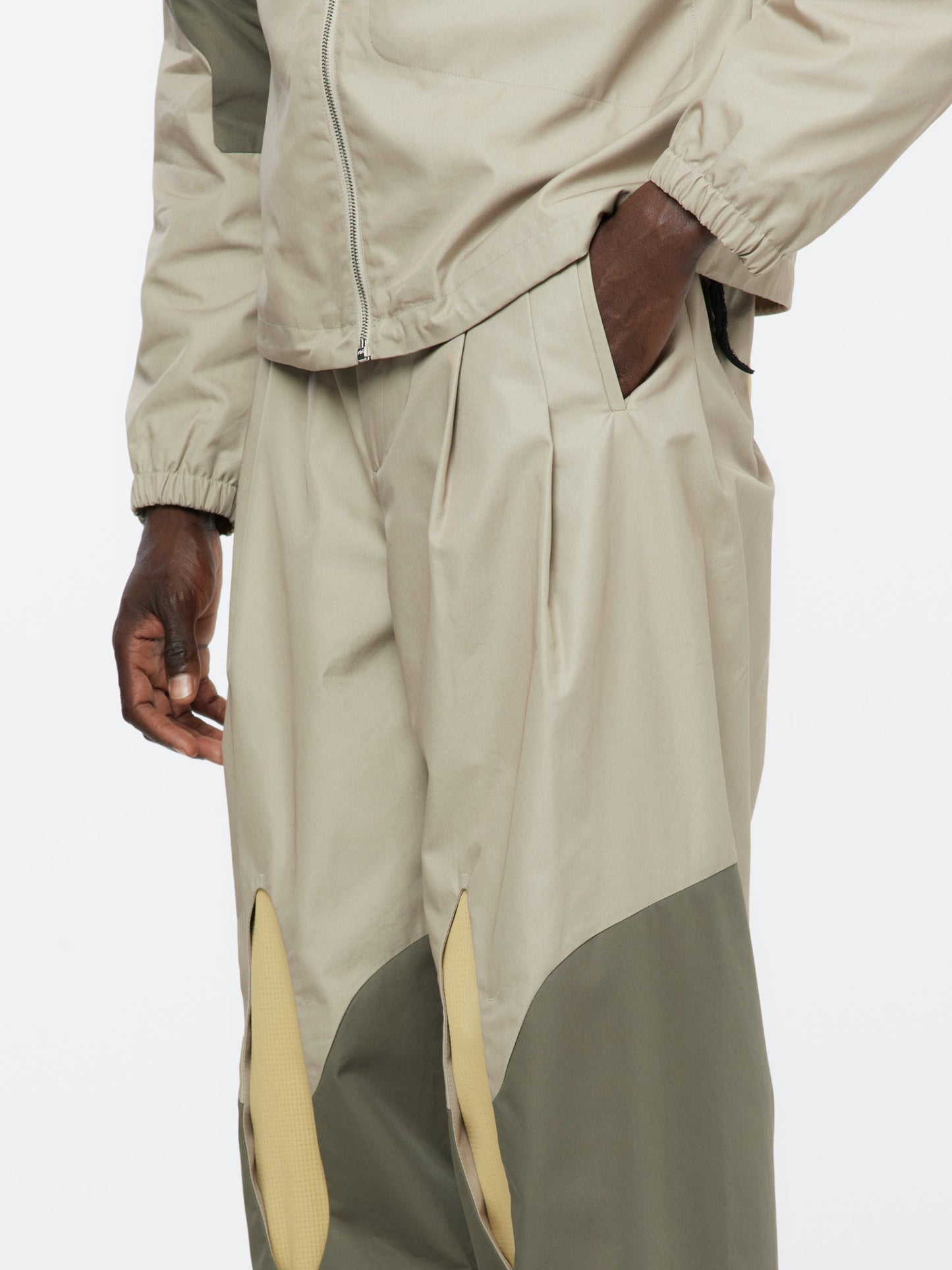 APERTURE TRACKPANT (Taupe / Beige)