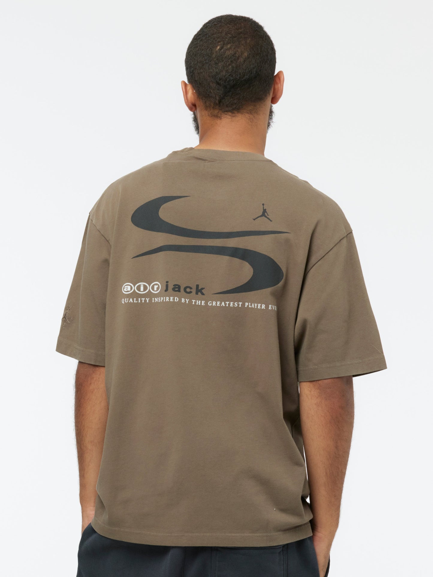 M J TS LOGO TEE (PALOMINO)