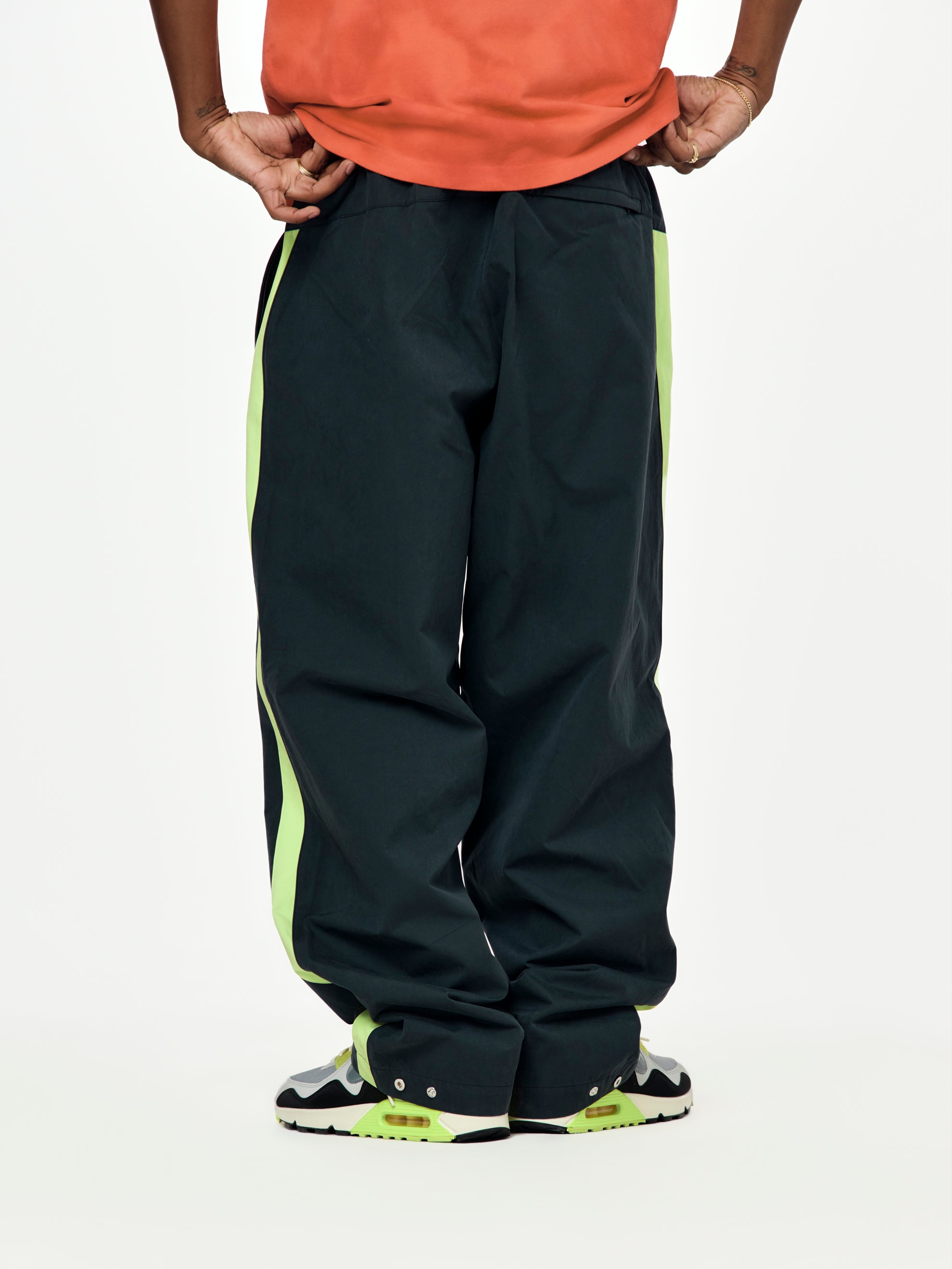 【直営店】Nike x Patta Men's Track Pants 日本完売サイズあり Nike Nike x Patta Track Pants (Black/Cyber) - UNION LOS ANGELES