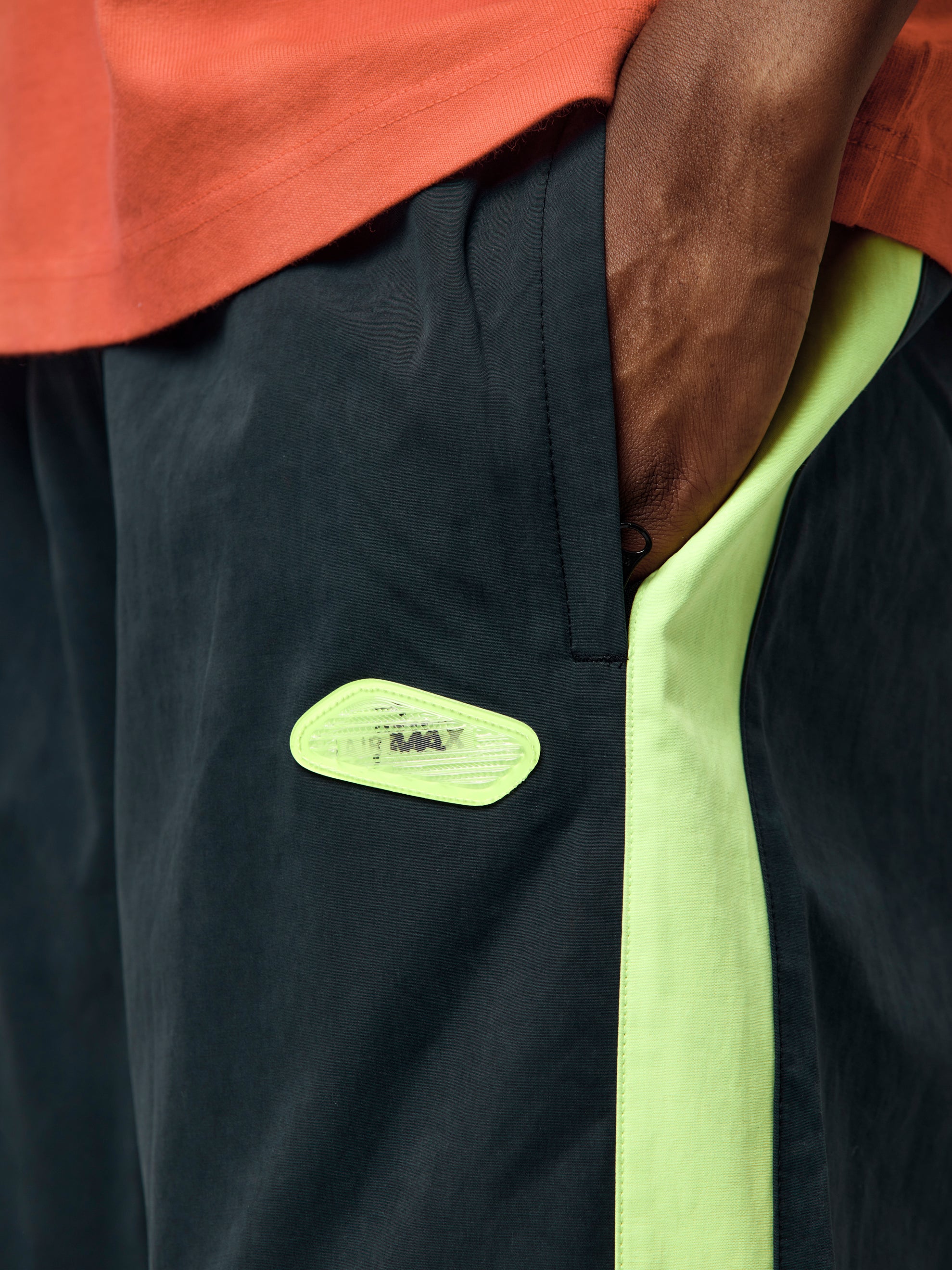 【直営店】Nike x Patta Men's Track Pants 日本完売サイズあり Nike Nike x Patta Track Pants (Black/Cyber) - UNION LOS ANGELES