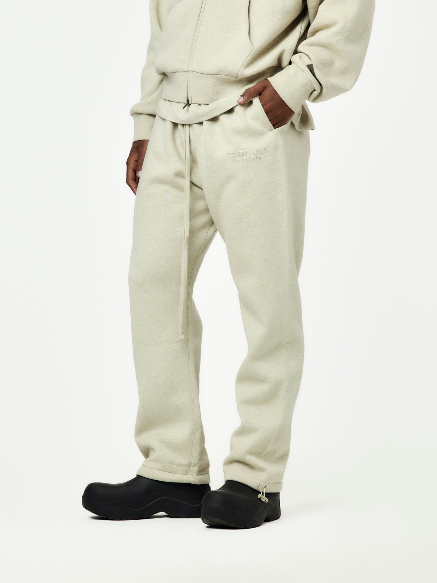 Relaxed Fleece Sweatpant (Heather Stone)