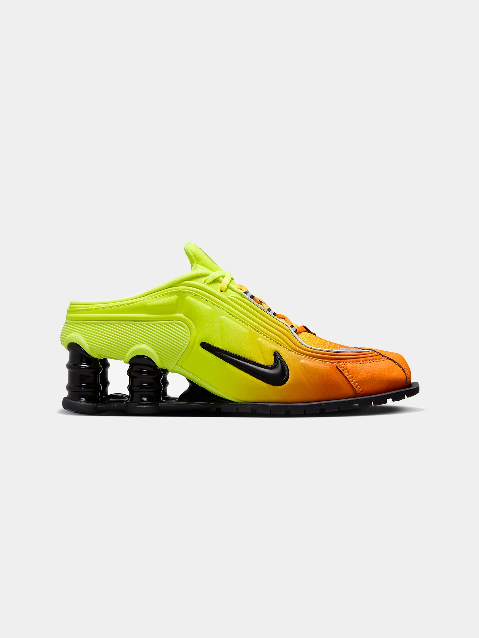 W Nike x Martine Rose Shox MR4 (Safety Orange/Metallic Silver)