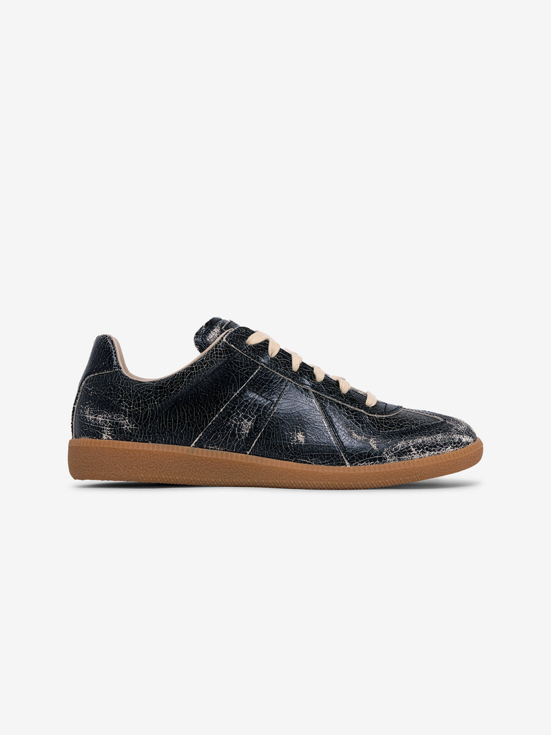 Replica (Black/White)