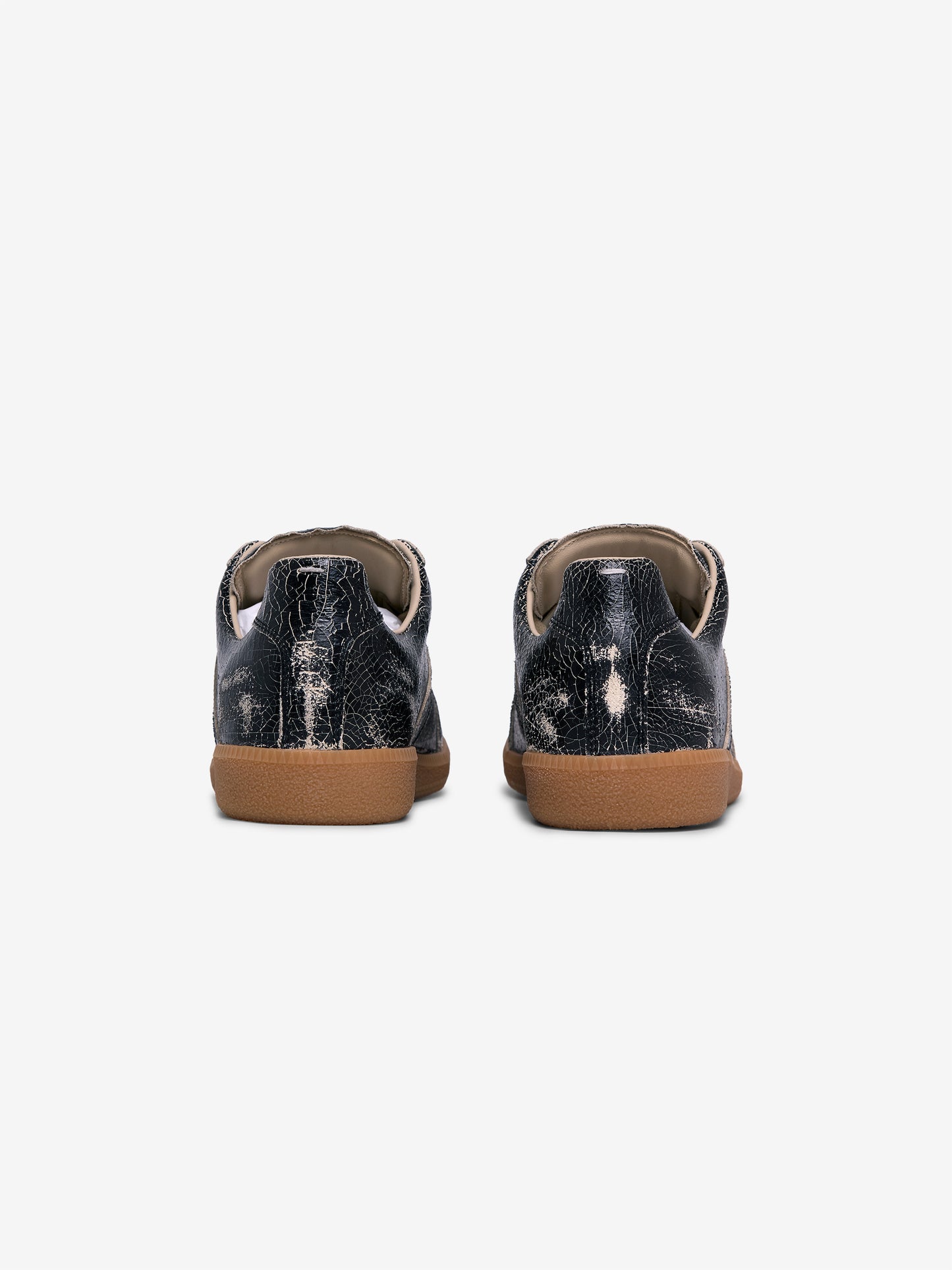 Replica (Black/White)
