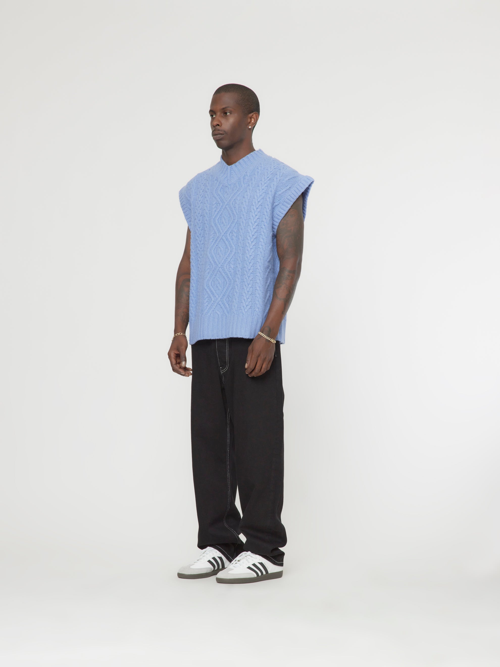 BOILED CABLE V-NECK VEST (Cornflower)