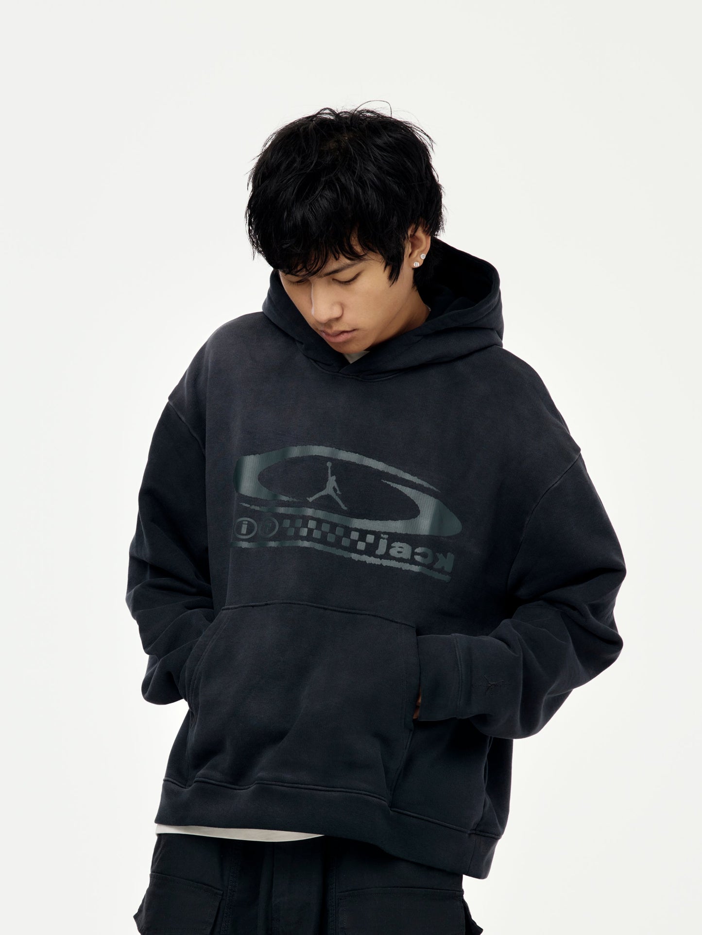 M J TS PO HOODIE 2 (BLACK/DK SMOKE GREY)