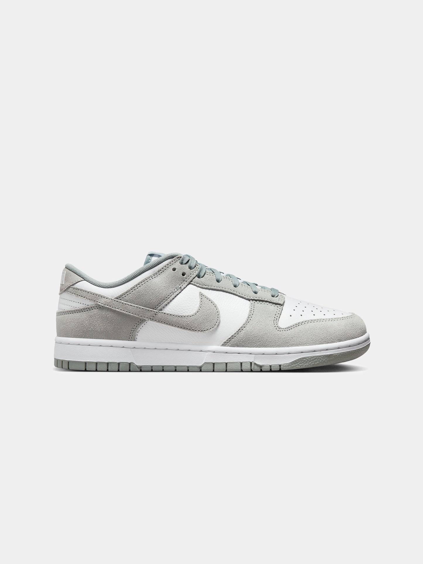 Nike Dunk Low Retro SE (White/Light Pumice)