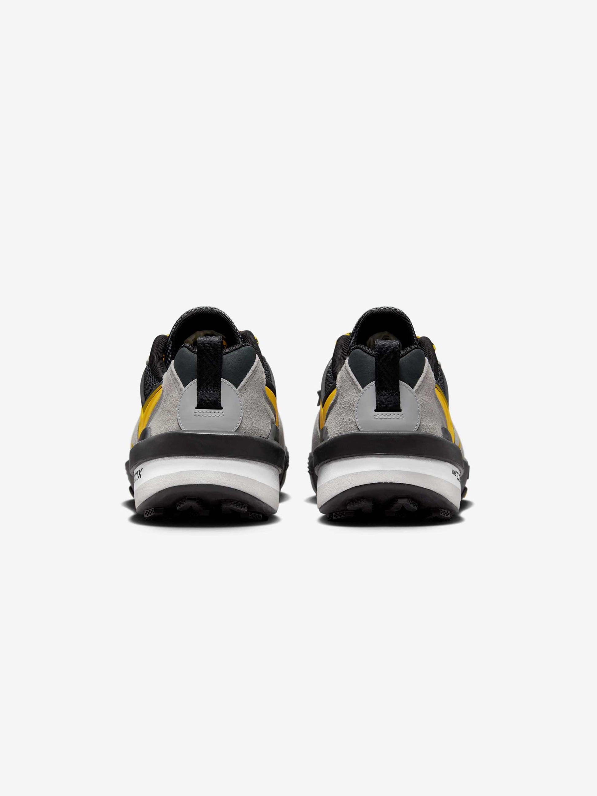 Nike x sacai Zegamadome (Matte Silver/Tour Yellow)