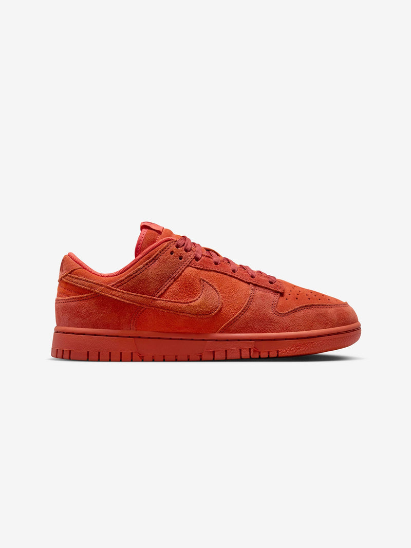 W NIKE DUNK LOW SE  (PICANTE RED/DRAGON RED)