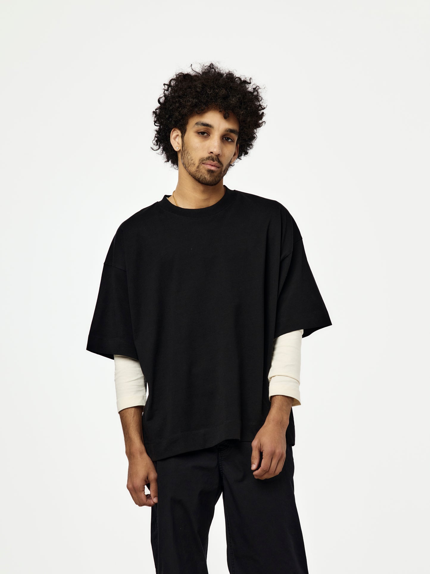 Heno T-Shirt (Black)