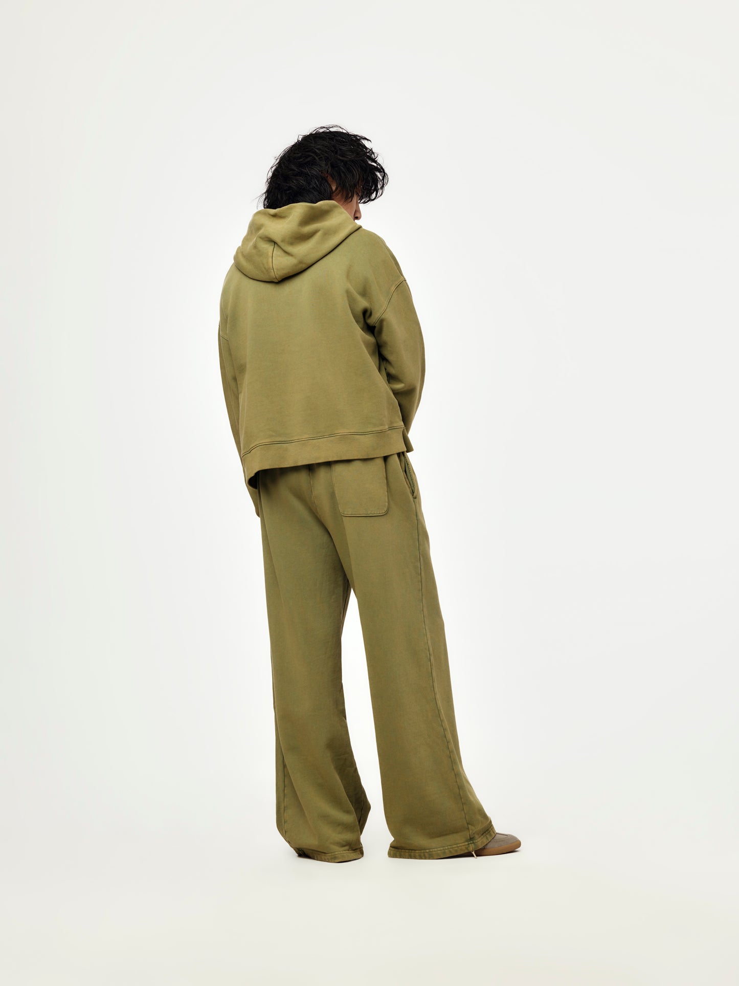 box crop hoodie (washed green olive)