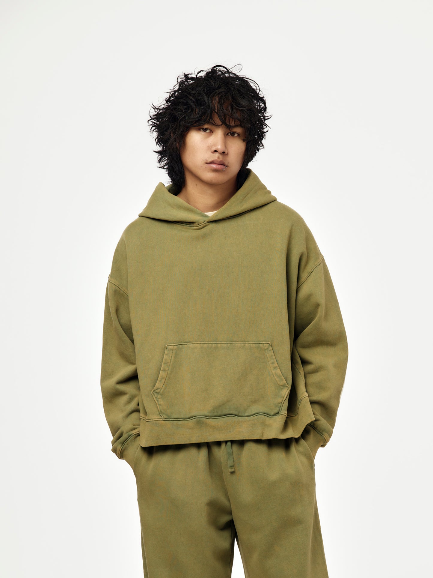 box crop hoodie (washed green olive)