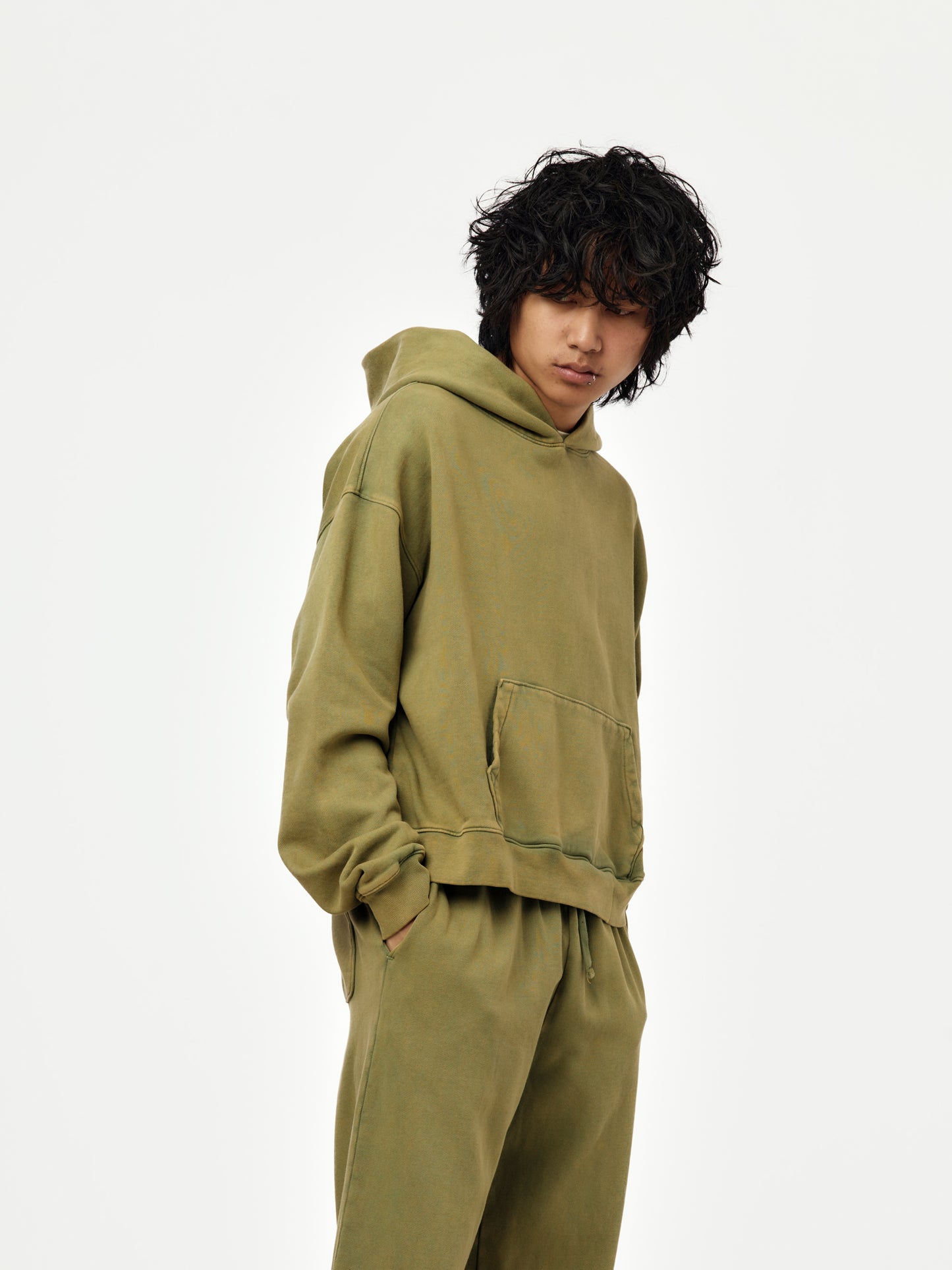 box crop hoodie (washed green olive)