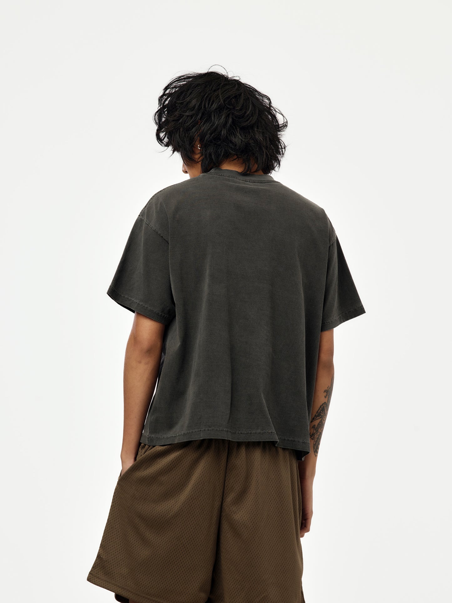 box crop tee (pigment black)