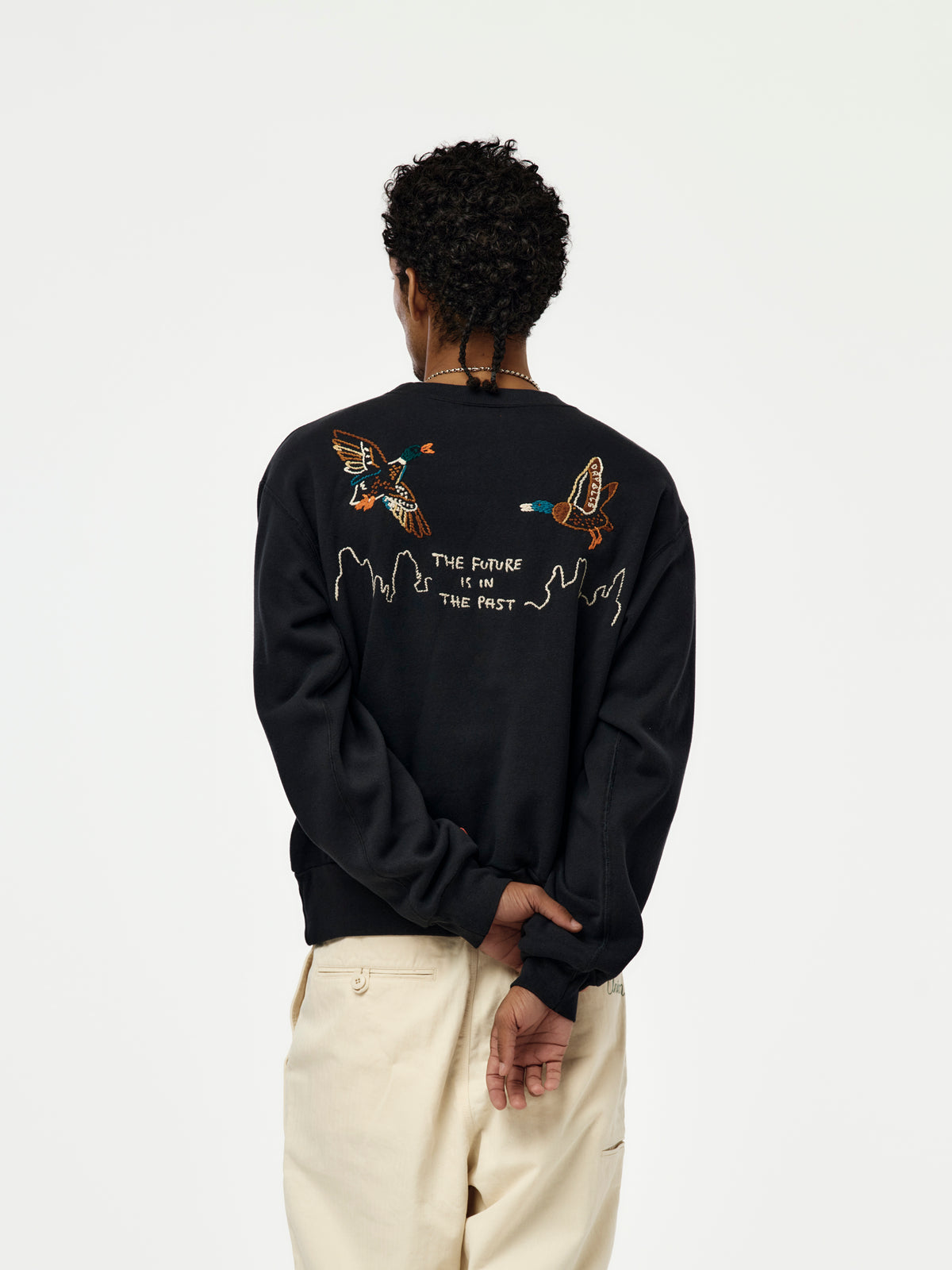 EMBROIDERED SWEATSHIRT (BLACK) - HM32CS048