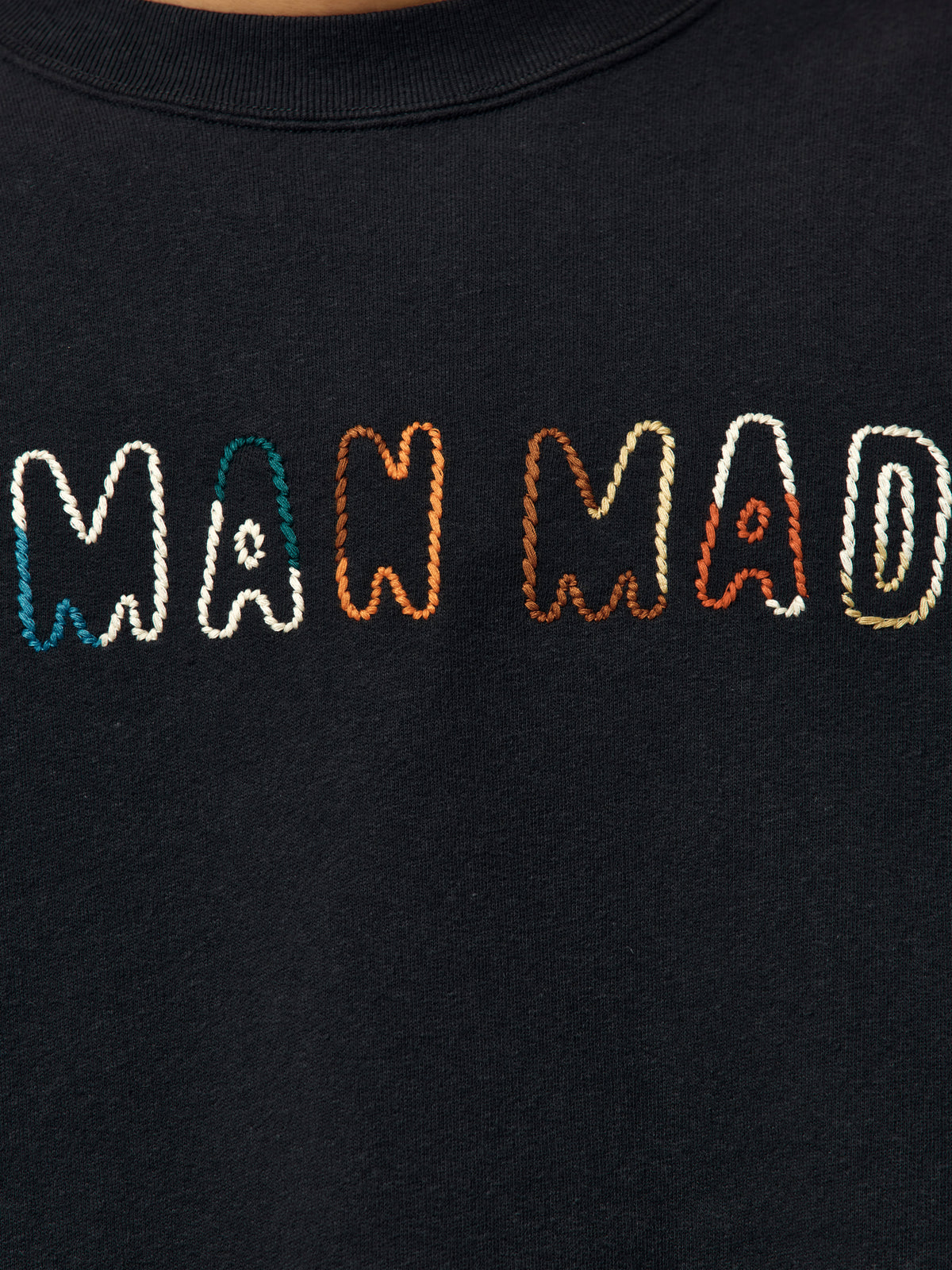 EMBROIDERED SWEATSHIRT (BLACK) - HM32CS048