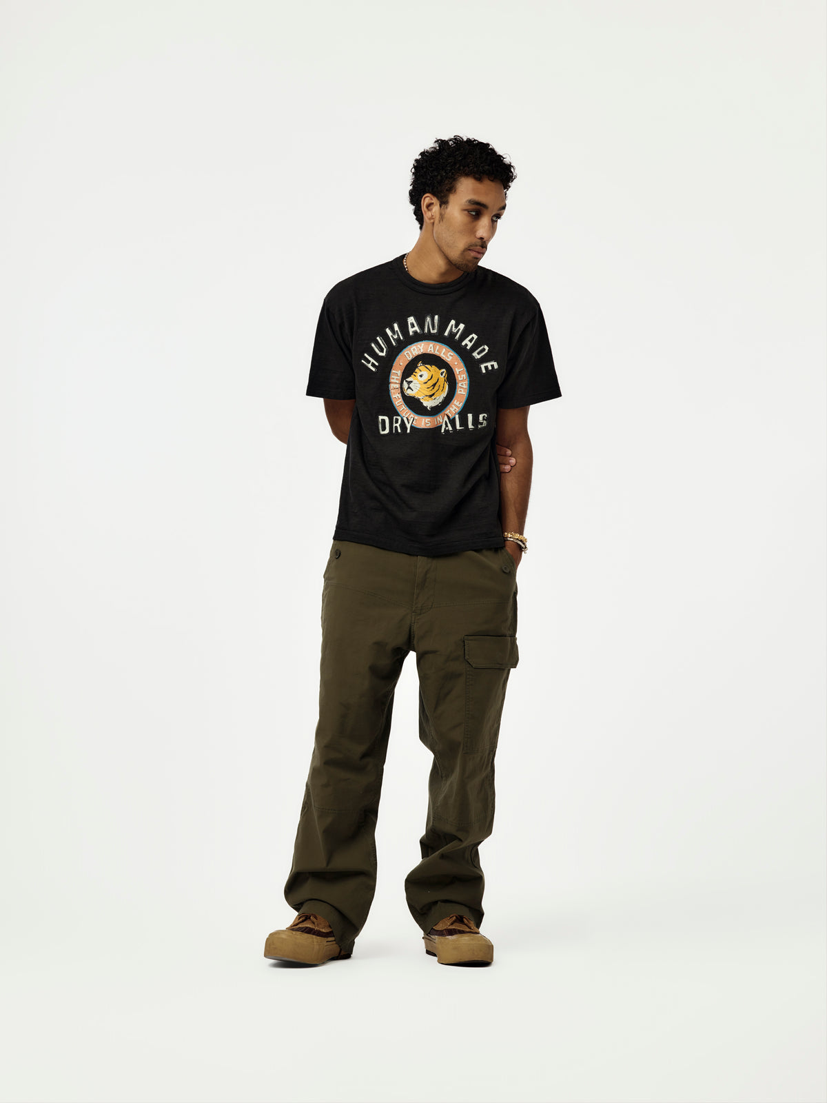 GRAPHIC T-SHIRT (BLACK) - HM32TE013