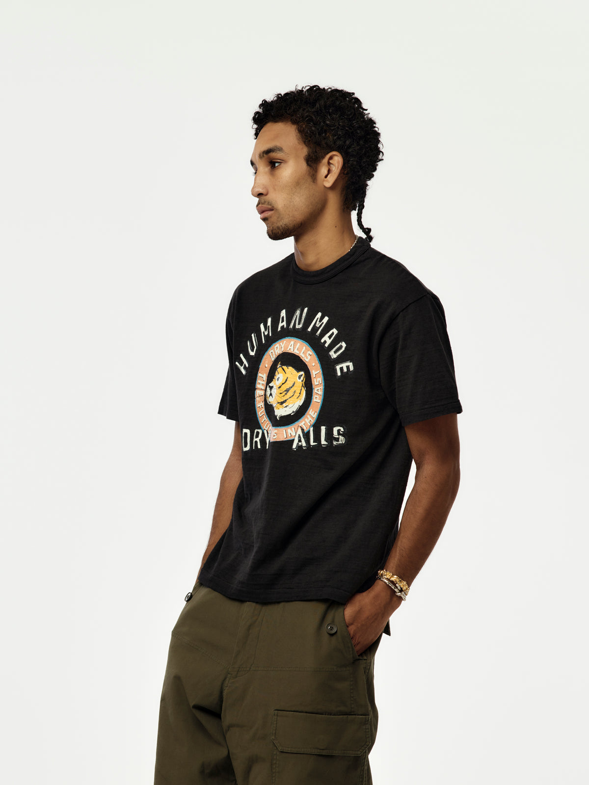 GRAPHIC T-SHIRT (BLACK) - HM32TE013