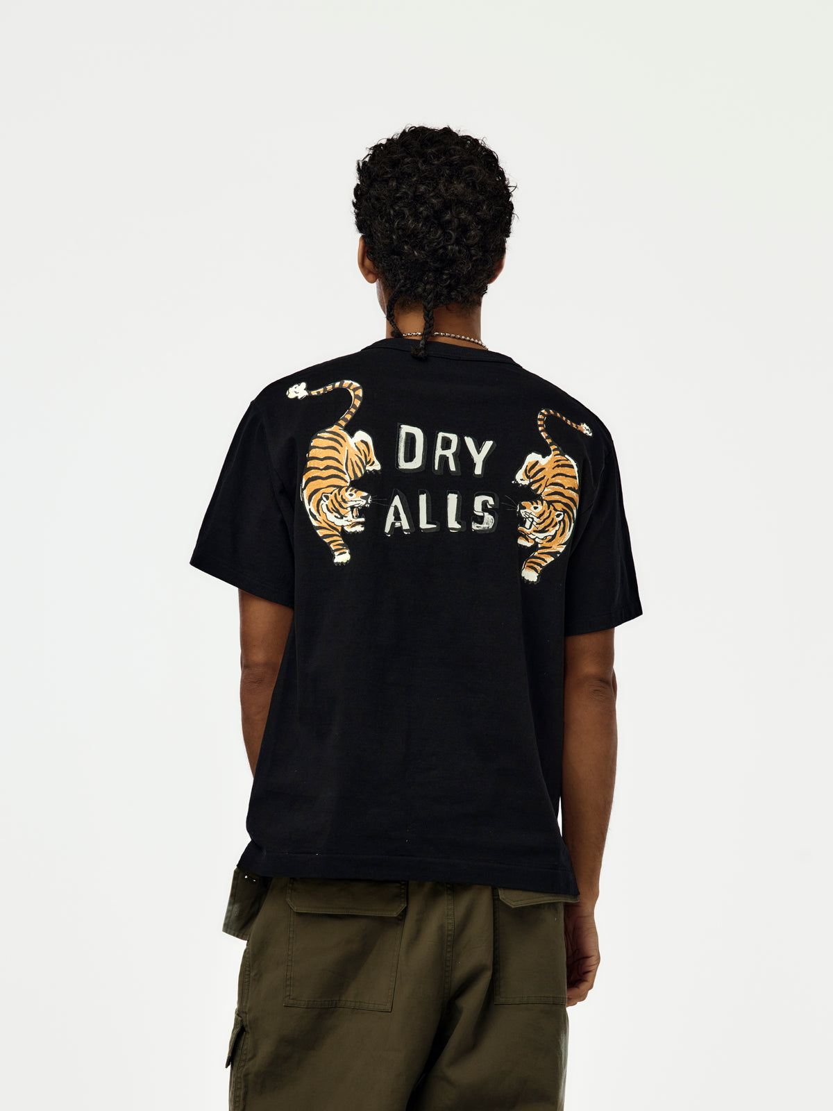 GRAPHIC T-SHIRT (BLACK) - HM32TE015