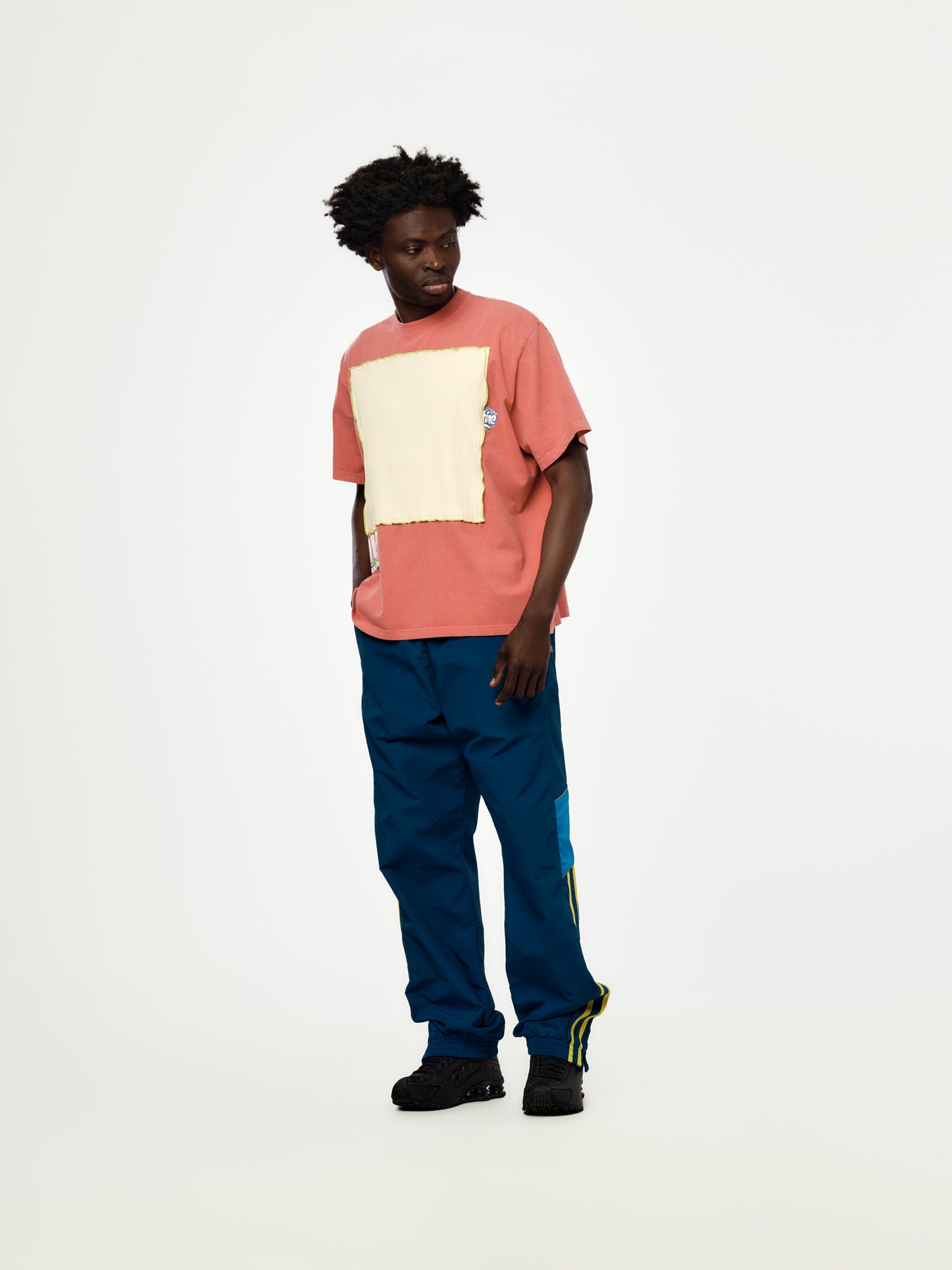WINDOW T-SHIRT (PINK HOT)